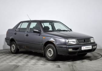 Подержанный автомобиль Volkswagen Vento 1993 года (3 фото)