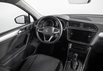 Подержанный автомобиль Volkswagen Tiguan 2021 года (9 фото)