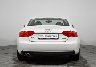 Подержанный автомобиль Audi A5 Coupe 2015 года (6 фото)