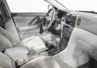 Подержанный автомобиль Toyota Corolla Sedan 2002 года (11 фото)