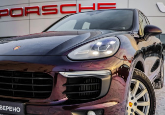 Подержанный автомобиль Porsche Cayenne 2015 года (2 фото)