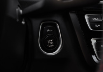 Подержанный автомобиль BMW M4 Convertible 2015 года (26 фото)