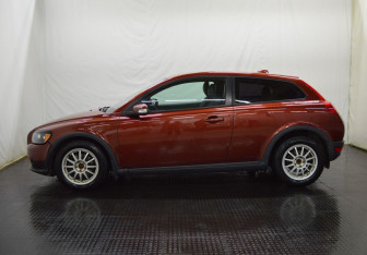 Подержанный автомобиль Volvo C30 2007 года (8 фото)