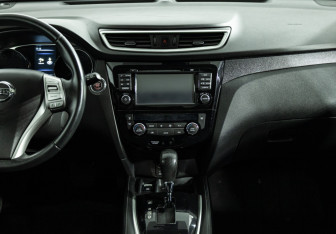 Подержанный автомобиль Nissan X-Trail 2015 года (14 фото)