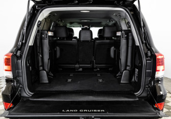 Подержанный автомобиль Toyota Land Cruiser Suv 2018 года (33 фото)