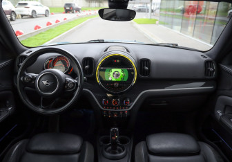 Подержанный автомобиль MINI Countryman 2018 года (11 фото)