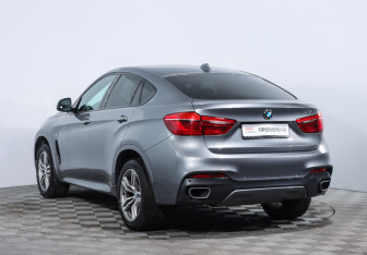 Подержанный автомобиль BMW X6 2019 года (8 фото)