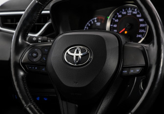 Подержанный автомобиль Toyota Corolla Sedan 2019 года (12 фото)