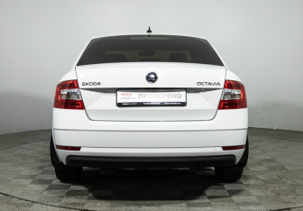 Подержанный автомобиль Skoda Octavia Liftback 2020 года (6 фото)
