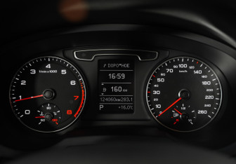 Подержанный автомобиль Audi Q3 2014 года (12 фото)