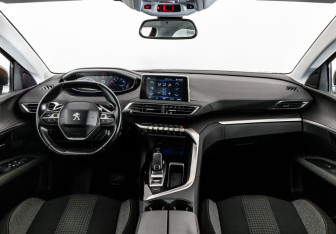 Подержанный автомобиль Peugeot 3008 2017 года (11 фото)