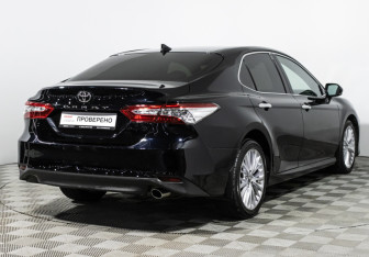 Подержанный автомобиль Toyota Camry Sedan 2019 года (5 фото)