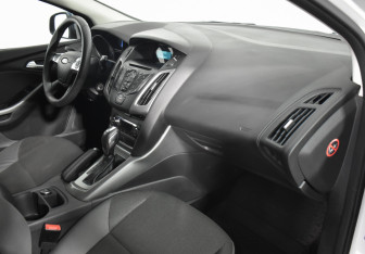 Подержанный автомобиль Ford Focus Hatchback 2014 года (12 фото)