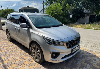 Подержанный автомобиль Kia Carnival 2019 года (3 фото)