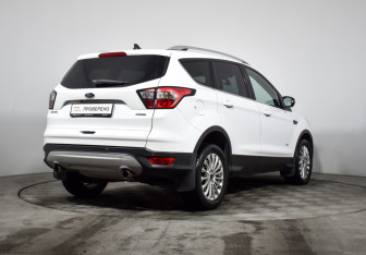 Подержанный автомобиль Ford Kuga 2016 года (5 фото)