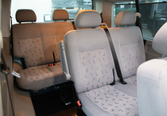 Подержанный автомобиль Volkswagen Transporter Minivan 2005 года (14 фото)