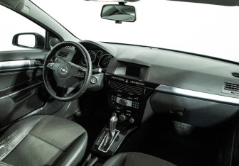 Подержанный автомобиль Opel Astra Hatchback 2007 года (9 фото)