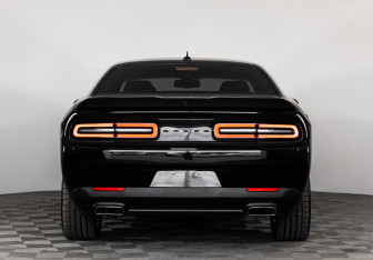 Подержанный автомобиль Dodge Challenger 2020 года (9 фото)