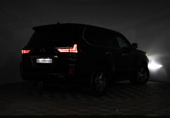 Подержанный автомобиль Lexus LX 2018 года (33 фото)