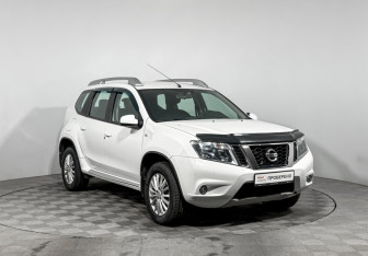 Подержанный автомобиль Nissan Terrano 2017 года (3 фото)
