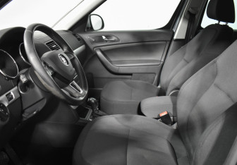 Подержанный автомобиль Skoda Yeti 2014 года (10 фото)