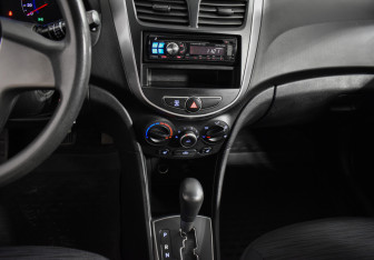 Подержанный автомобиль Hyundai Solaris Hatchback 2015 года (18 фото)