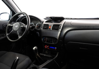 Подержанный автомобиль Nissan Almera Sedan 2005 года (9 фото)