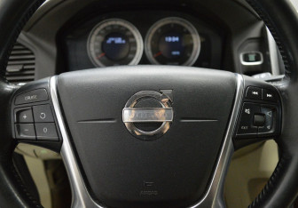 Подержанный автомобиль Volvo XC60 2012 года (14 фото)