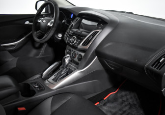 Подержанный автомобиль Ford Focus Hatchback 2013 года (13 фото)