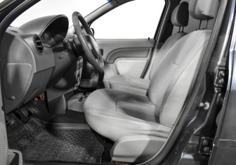 Подержанный автомобиль Renault Logan Sedan 2007 года (11 фото)