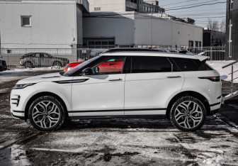 Подержанный автомобиль Land Rover Range Rover Evoque 2024 года (11 фото)