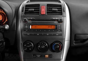 Подержанный автомобиль Toyota Auris Hatchback 2008 года (17 фото)