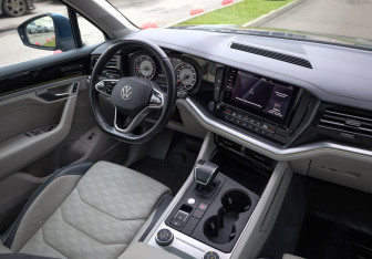 Подержанный автомобиль Volkswagen Touareg 2021 года (9 фото)