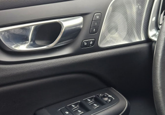 Подержанный автомобиль Volvo S60 2020 года (19 фото)