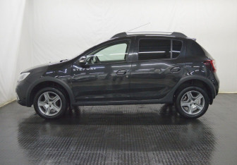 Подержанный автомобиль Renault Sandero 2019 года (8 фото)