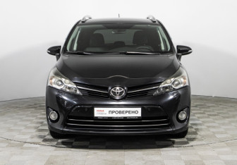 Подержанный автомобиль Toyota Verso 2013 года (2 фото)