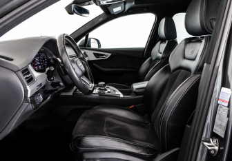 Подержанный автомобиль Audi Q7 2015 года (23 фото)