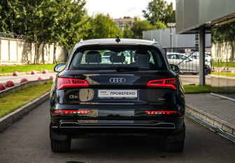Подержанный автомобиль Audi Q5 2020 года (7 фото)