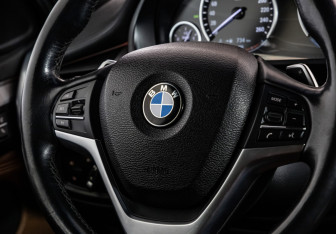 Подержанный автомобиль BMW X6 2015 года (11 фото)