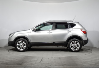 Подержанный автомобиль Nissan Qashqai 2010 года (8 фото)