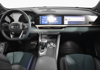 Подержанный автомобиль Geely Monjaro 2023 года (13 фото)