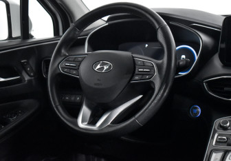 Подержанный автомобиль Hyundai Santa Fe 2021 года (20 фото)