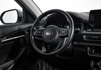 Подержанный автомобиль Kia Seltos 2021 года (14 фото)