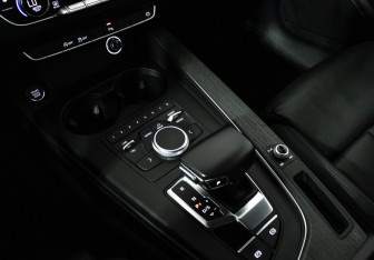Подержанный автомобиль Audi A4 Sedan 2019 года (18 фото)