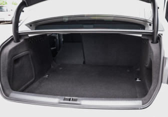 Подержанный автомобиль Audi A4 Sedan 2014 года (25 фото)