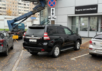 Подержанный автомобиль Toyota Land Cruiser Prado 2015 года (4 фото)