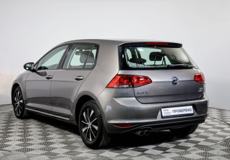 Подержанный автомобиль Volkswagen Golf Hatchback 2013 года (7 фото)