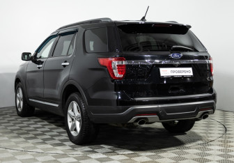 Подержанный автомобиль Ford Explorer 2018 года (7 фото)