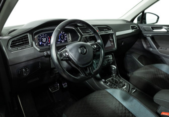 Подержанный автомобиль Volkswagen Tiguan 2019 года (11 фото)