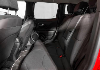 Подержанный автомобиль Jeep Renegade 2019 года (12 фото)